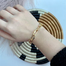 Load image into Gallery viewer, Large Gold Paper Clip Bracelet
